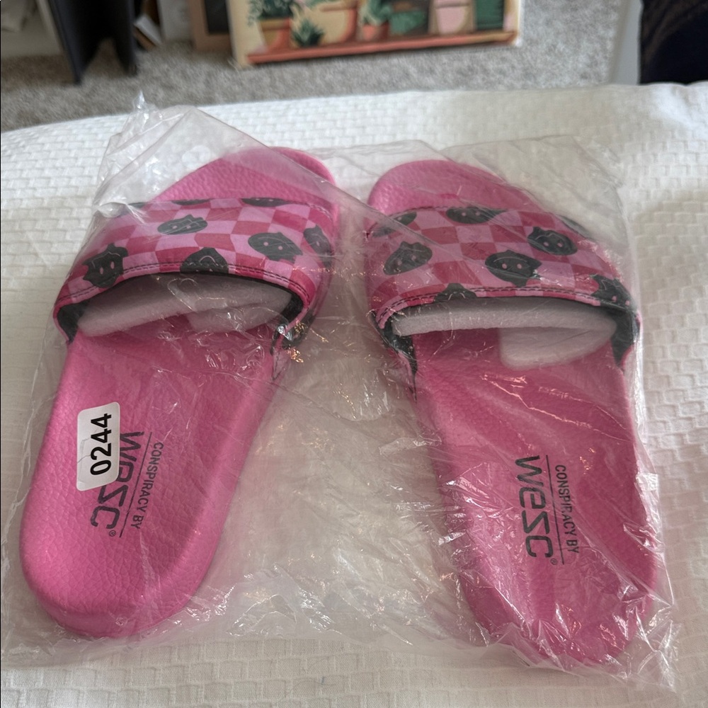 #0244 WESC Pink Slide Sandals with smiley faces unisex size:9 men’s / 11 women’s